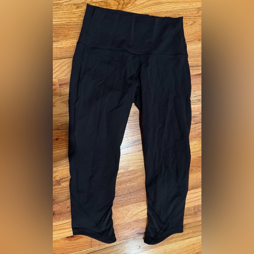 Like New Lululemon Black Crop Leggings Mesh Ankles size 8